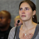 Illustration for article titled Amanda Knox Returns To U.S., Tearfully Thanks Supporters